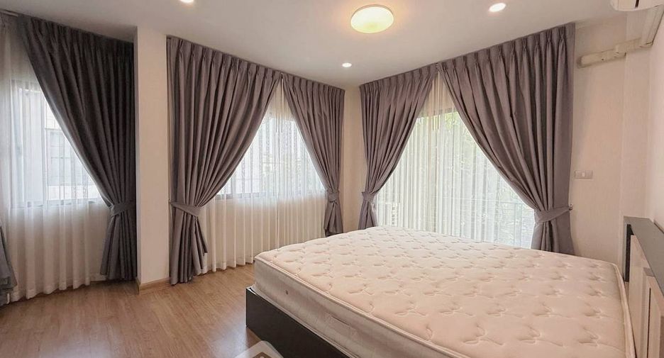 For rent 4 bedrooms house in Khlong Sam Wa, Bangkok