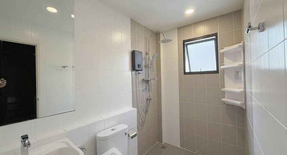 For rent 4 bedrooms house in Khlong Sam Wa, Bangkok