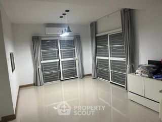 出售 3 卧室 独立屋 在 Si Racha, Chon Buri