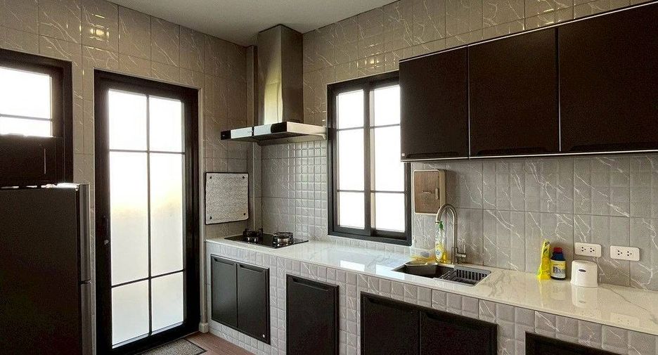 For rent 4 bedrooms house in Phan Thong, Chonburi