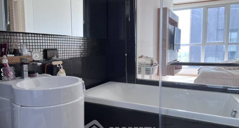 For rent 2 ベッドルーム condo in Phra Khanong, Bangkok