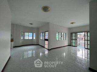 For sale 3 bedrooms house in Si Racha, Chonburi