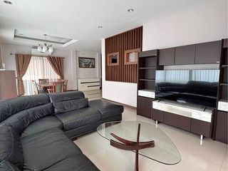 Casa en alquiler de 3 habitaciones en Bang Lamung, Chonburi