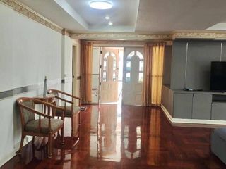 For rent 3 bedrooms apartment in Watthana, Bangkok