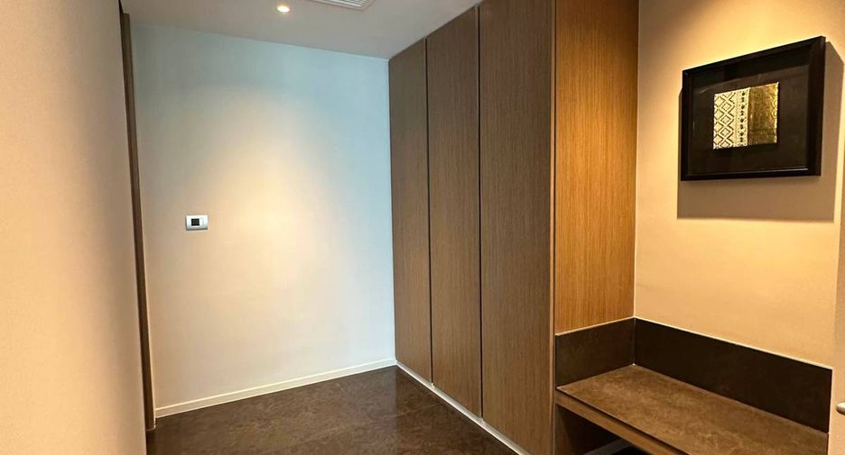 For rent 2 bedrooms apartment in Pathum Wan, Bangkok