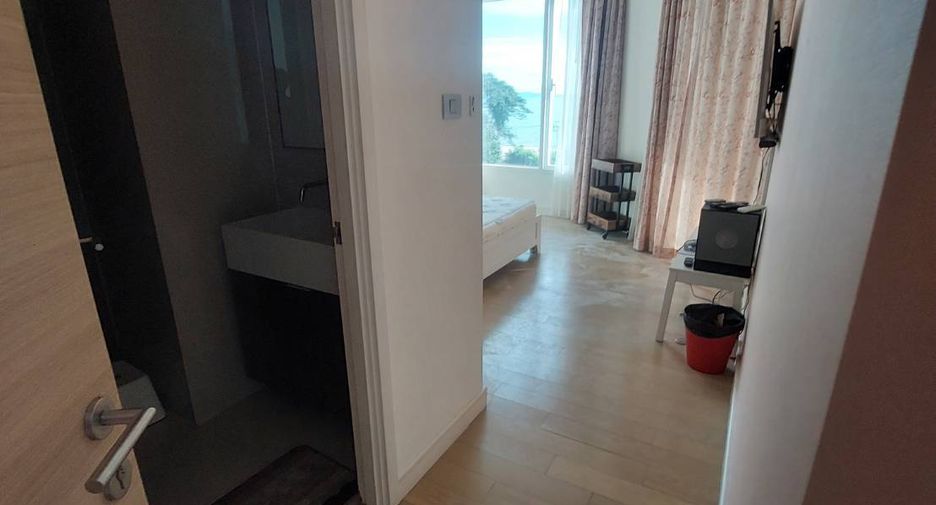 For rent 3 bedrooms condo in Jomtien, Pattaya