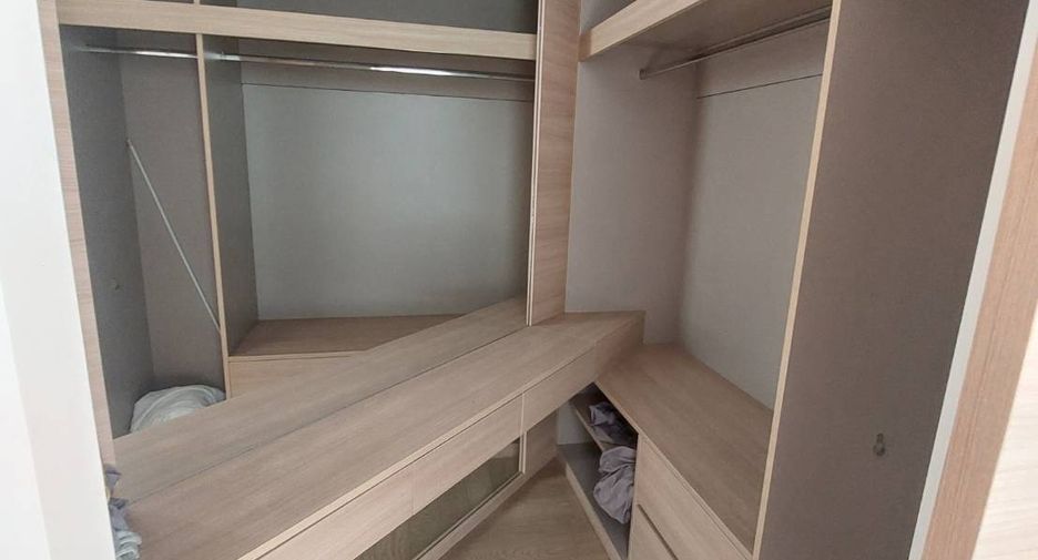 For rent 3 bedrooms condo in Jomtien, Pattaya