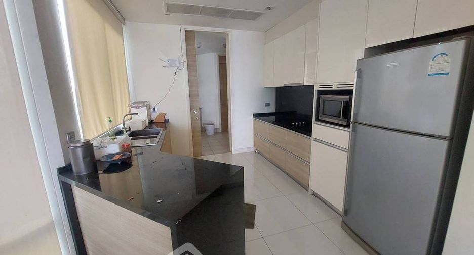 For rent 3 bedrooms condo in Jomtien, Pattaya