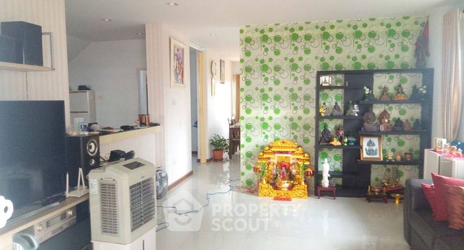 À vendre 3 chambres maison à Ban Bueng, Chonburi