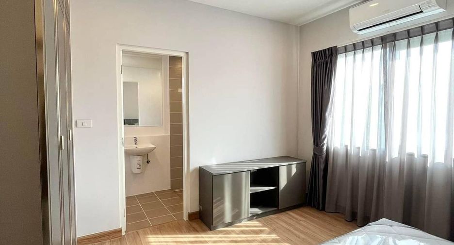 Haus zur Miete mit 4 Zimmer in Don Mueang, Bangkok
