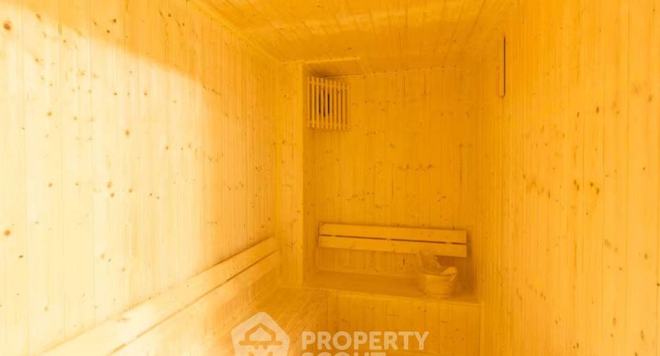For rent 2 bedrooms condo in Khlong San, Bangkok