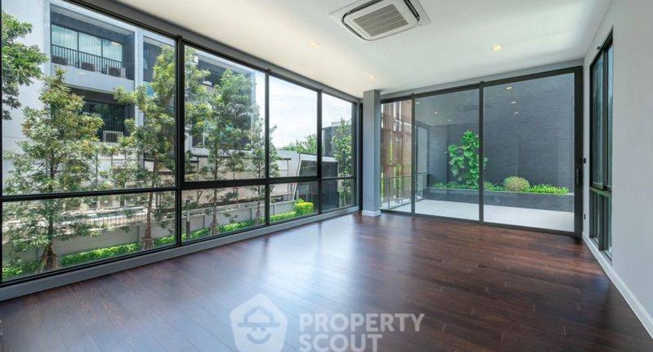 For sale 6 bedrooms house in Lak Si, Bangkok