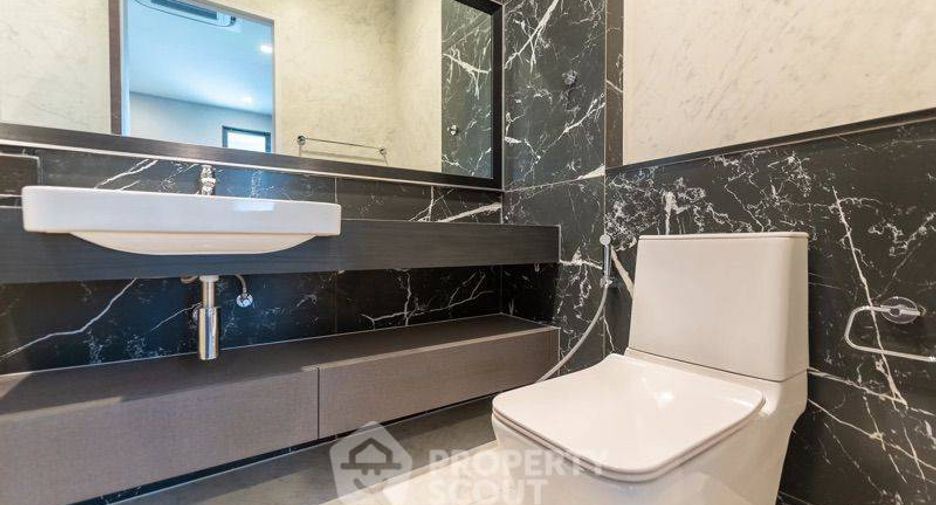 For sale 6 bedrooms house in Lak Si, Bangkok