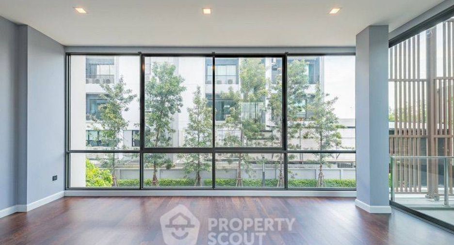 For sale 6 bedrooms house in Lak Si, Bangkok