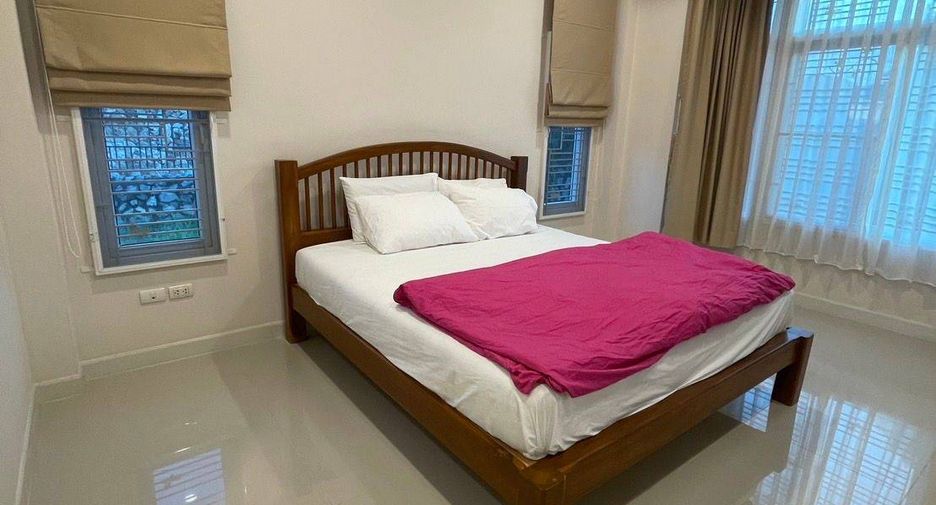 Casa en alquiler de 3 habitaciones en Bang Lamung, Chonburi