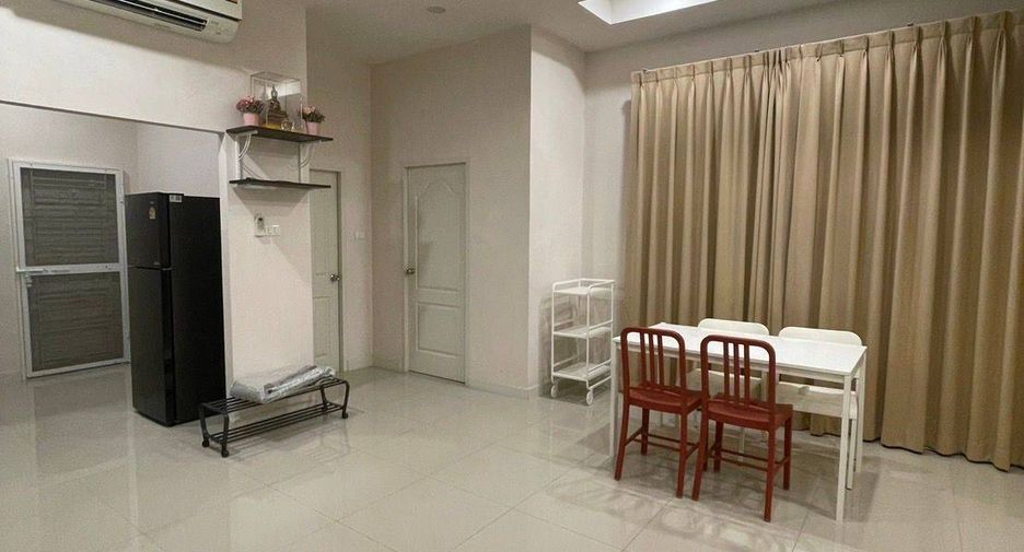 Casa en alquiler de 3 habitaciones en Bang Lamung, Chonburi