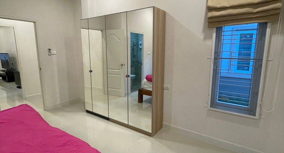 Casa en alquiler de 3 habitaciones en Bang Lamung, Chonburi