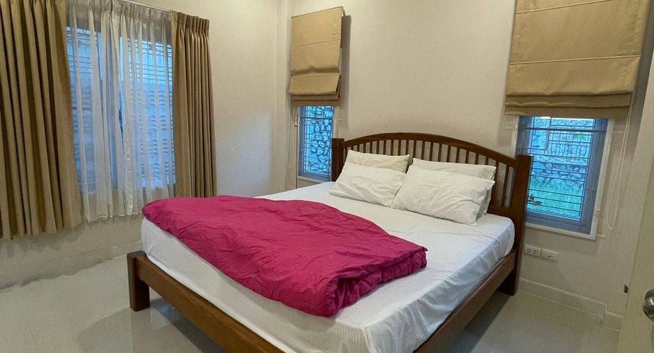 Casa en alquiler de 3 habitaciones en Bang Lamung, Chonburi