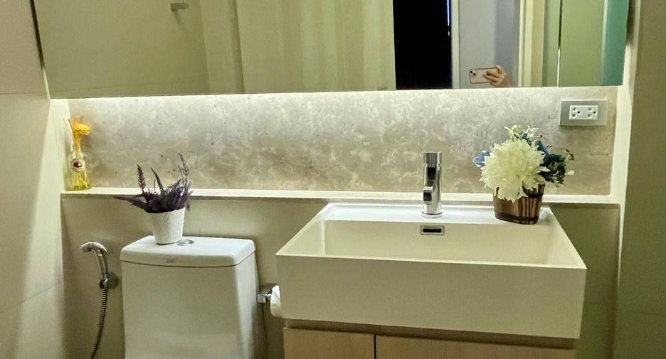For rent 2 bedrooms condo in Khlong Toei, Bangkok