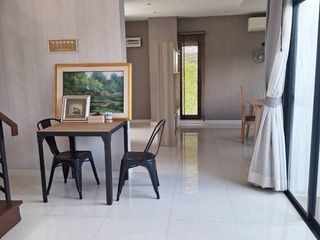 出租 3 卧室 独立屋 在 Si Racha, Chon Buri