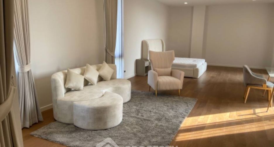 For rent 4 bedrooms house in Wang Thonglang, Bangkok