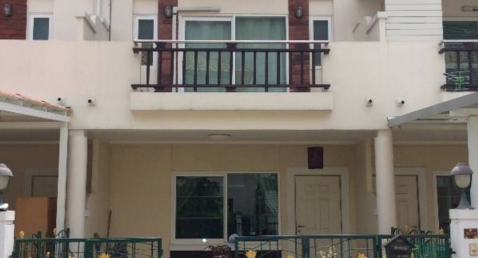 Продажа 4 спальни таунхаус в Пращет, Бангкок