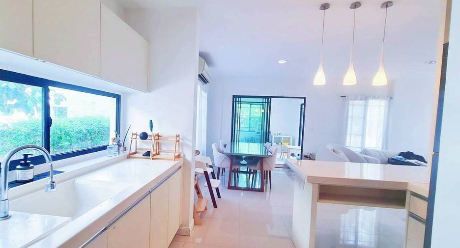 À louer 4 chambres maison à Sai Mai, Bangkok
