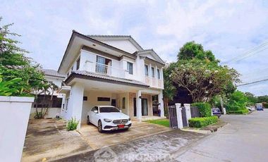 Casa en alquiler de 4 habitaciones en Sai Mai, Bangkok