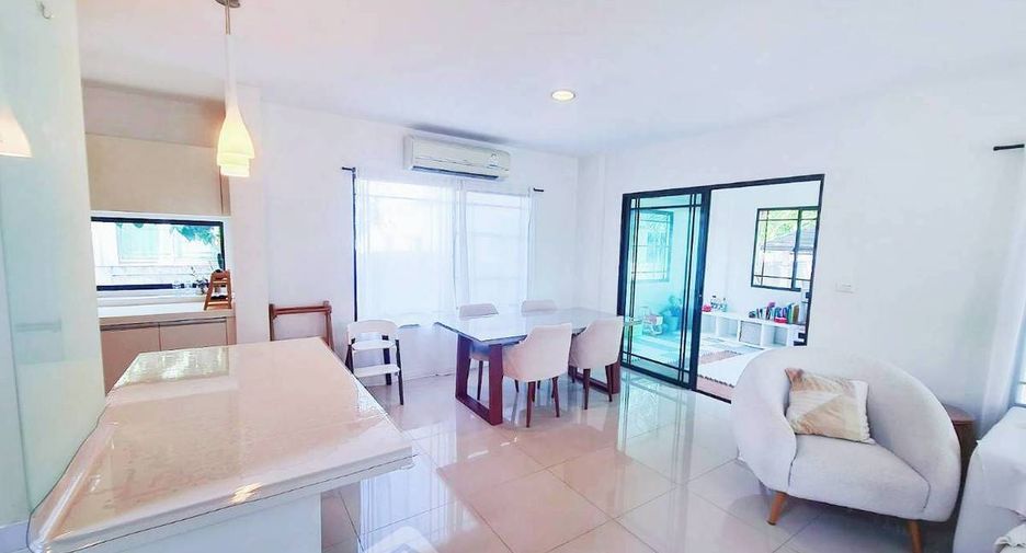 À louer 4 chambres maison à Sai Mai, Bangkok