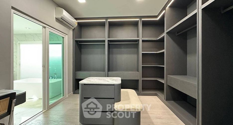 Haus zur Miete mit 4 Zimmer in Prawet, Bangkok