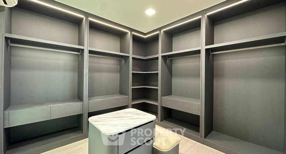 Haus zur Miete mit 4 Zimmer in Prawet, Bangkok