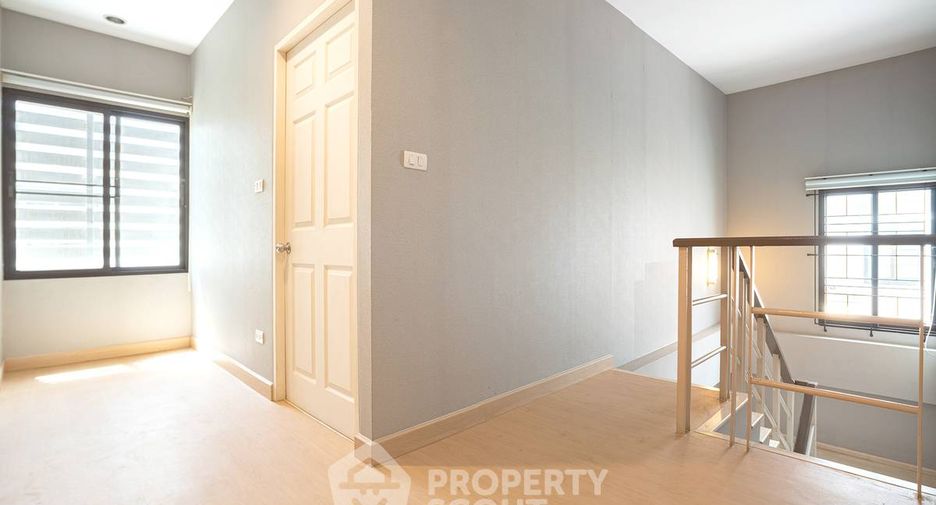 For sale 3 bedrooms townhouse in Suan Luang, Bangkok