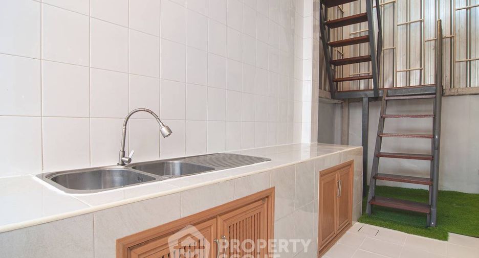 For sale 3 bedrooms townhouse in Suan Luang, Bangkok