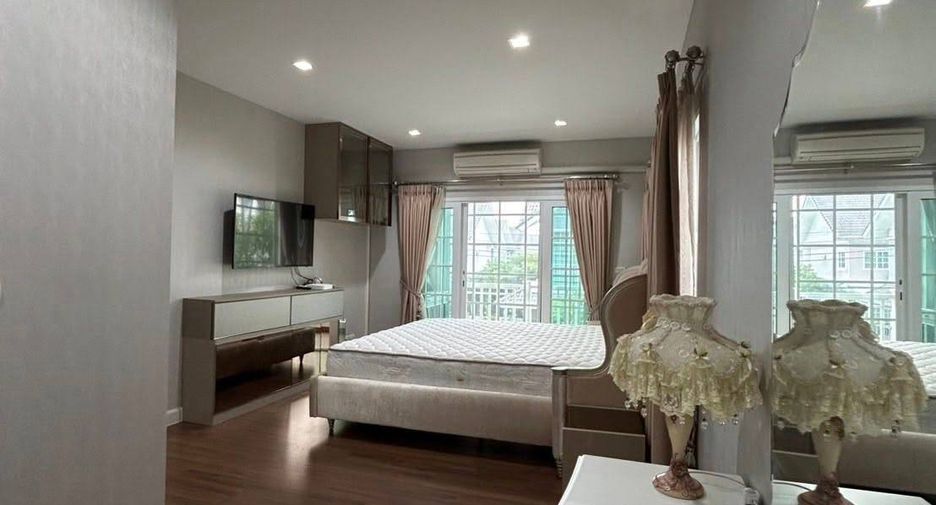 For rent 3 bedrooms house in Khlong Sam Wa, Bangkok