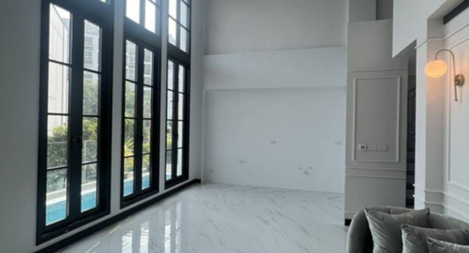 For rent 4 bedrooms house in Khlong Toei, Bangkok