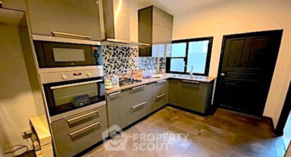 Продажа 10 спальни апартаменты в Кхлонг Тоеи, Бангкок