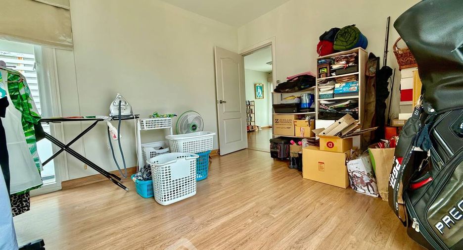 For sale 3 bedrooms house in Saphan Sung, Bangkok