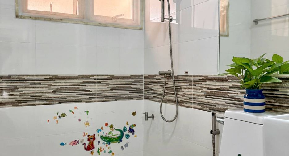 For sale 3 bedrooms house in Saphan Sung, Bangkok