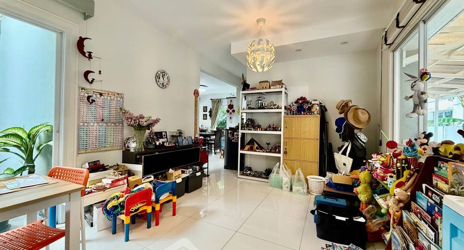 For sale 3 bedrooms house in Saphan Sung, Bangkok