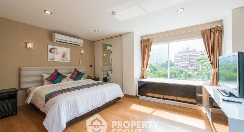 For rent 3 bedrooms apartment in Yan Nawa, Bangkok