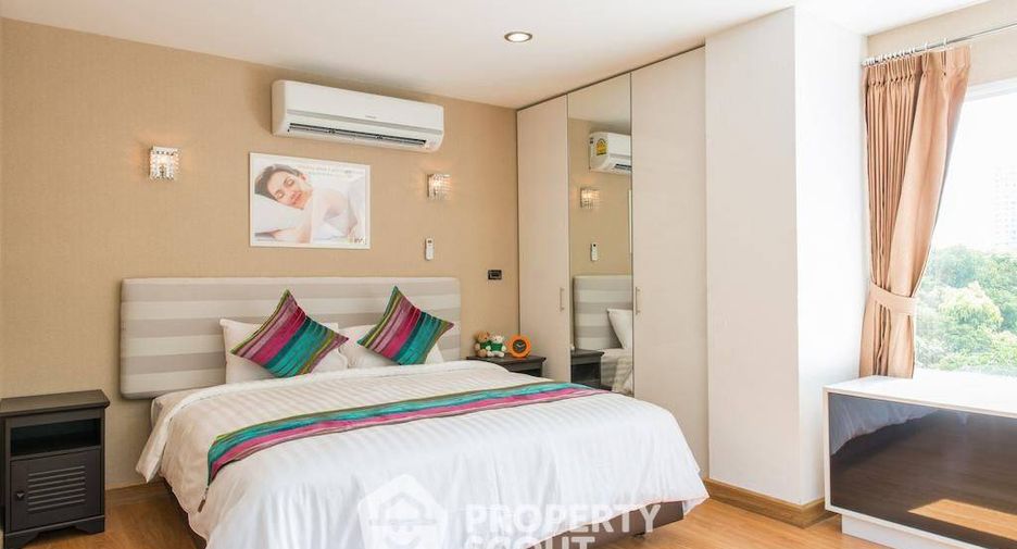 For rent 3 bedrooms apartment in Yan Nawa, Bangkok