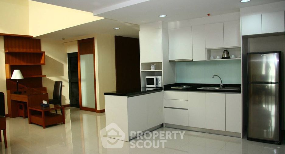 For rent 3 bedrooms apartment in Khlong Toei, Bangkok