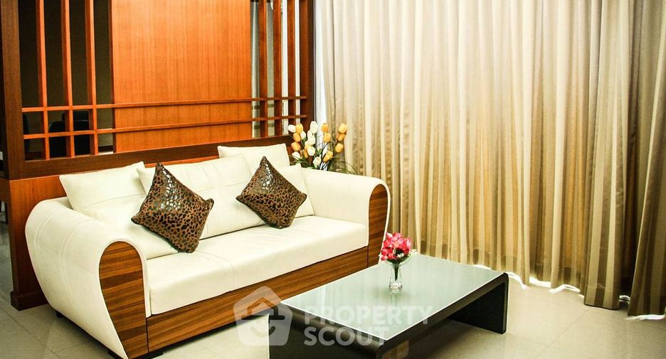 For rent 3 bedrooms apartment in Khlong Toei, Bangkok
