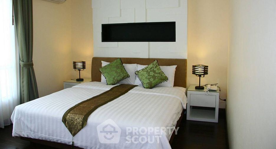 For rent 3 bedrooms apartment in Khlong Toei, Bangkok