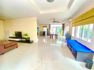 À louer 3 chambres maison à Si Racha, Chonburi