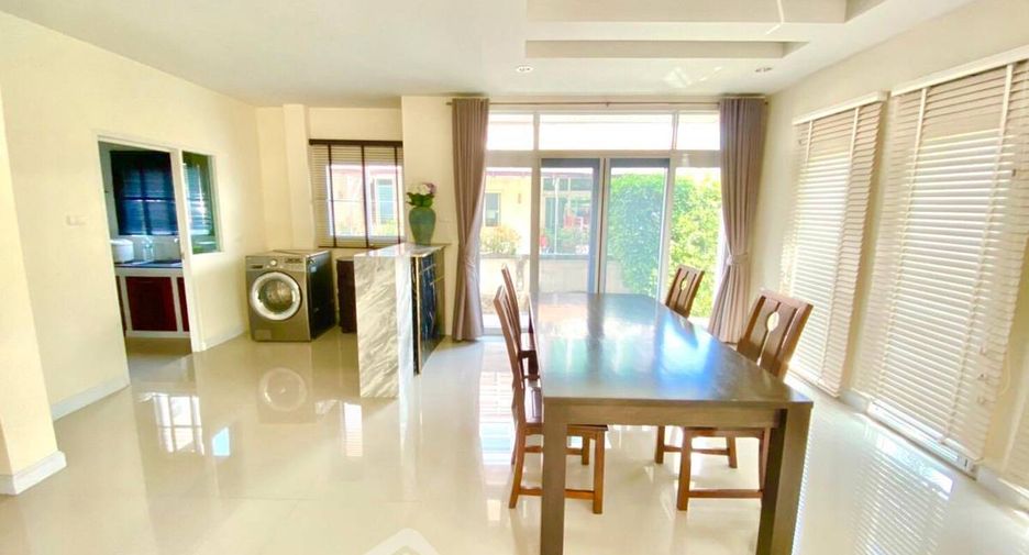 Haus zur Miete mit 3 Zimmer in Si Racha, Chonburi