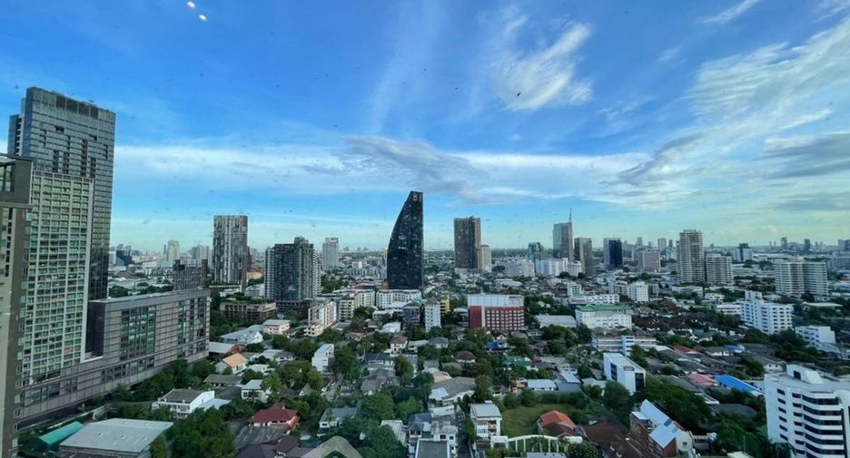 For sale 1 bed condo in Khlong Toei, Bangkok
