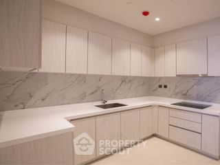 For sale 3 ベッドルーム condo in Pathum Wan, Bangkok