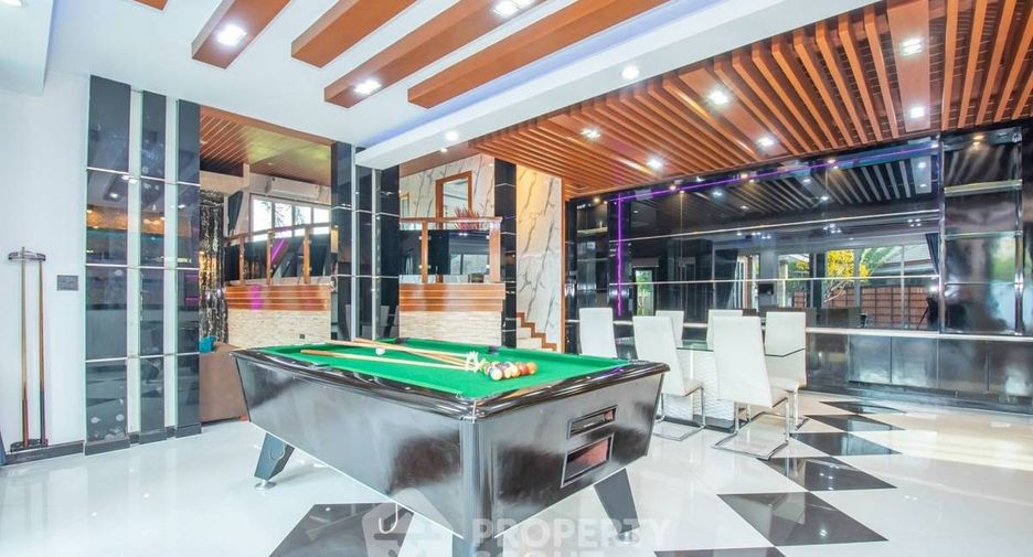 For rent 4 bedrooms house in Huay Yai, Pattaya