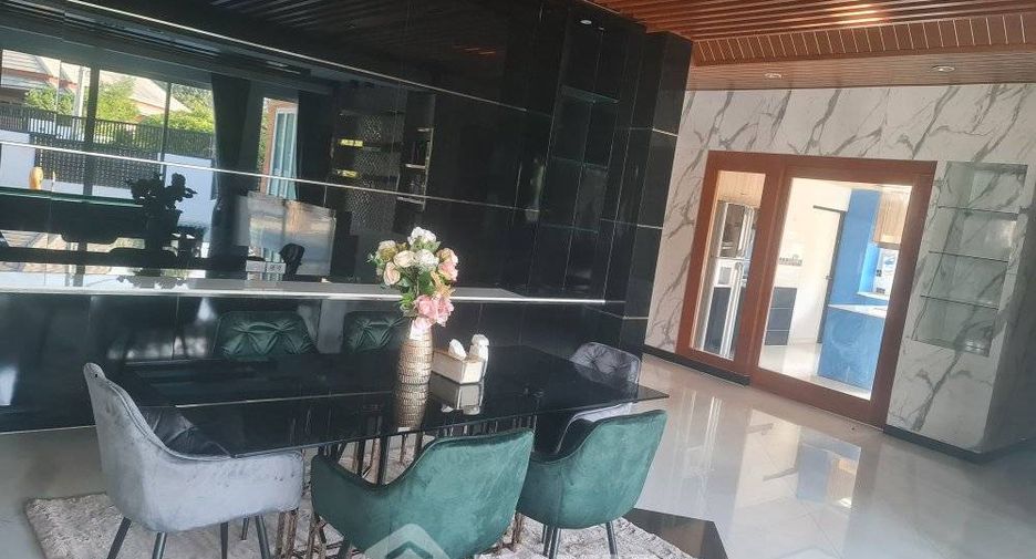 For rent 4 bedrooms house in Huay Yai, Pattaya